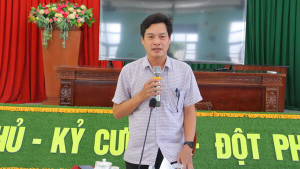 UBND phường Trà Câu họp triển khai tặng quà người dân nhân dịp kỷ niệm 80 năm cách mạng tháng 8 và quốc khánh 2/9