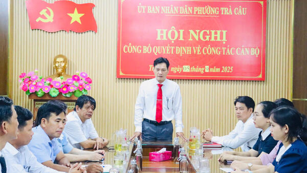 UBND phường Trà Câu tổ chức hội nghị công bố quyết định về công tác cán bộ