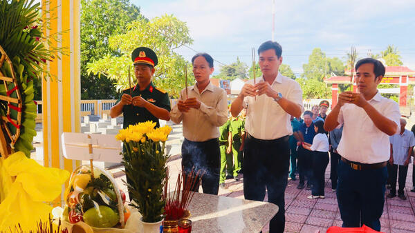 Phường Trà Câu trang trọng tổ chức Lễ đón nhận, truy điệu và an táng hài cốt liệt sĩ Nguyễn Đình Nữ